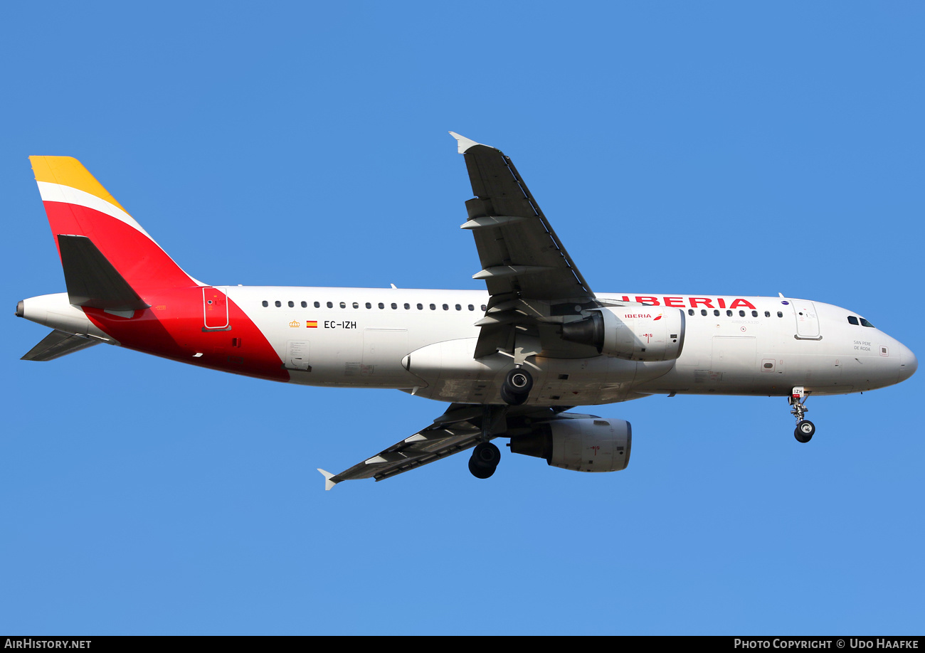 Aircraft Photo of EC-IZH | Airbus A320-214 | Iberia | AirHistory.net #409874