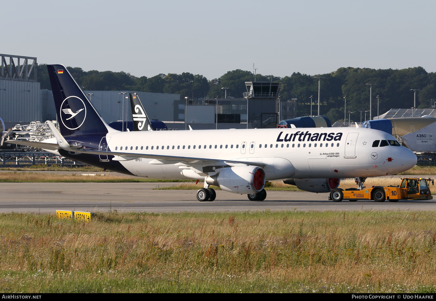 Aircraft Photo of D-AIWI / D-AUAL | Airbus A320-214 | Lufthansa | AirHistory.net #409956