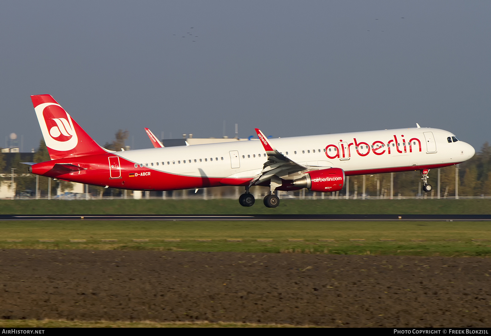 Aircraft Photo of D-ABCR | Airbus A321-211 | Air Berlin | AirHistory.net #409985