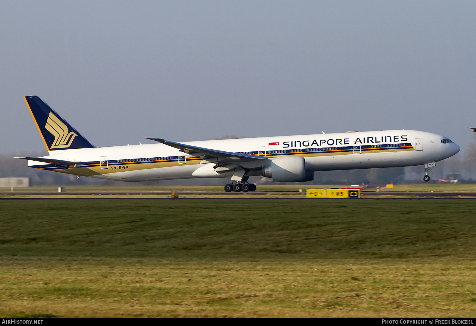 Aircraft Photo of 9V-SWV | Boeing 777-312/ER | Singapore Airlines | AirHistory.net #409998