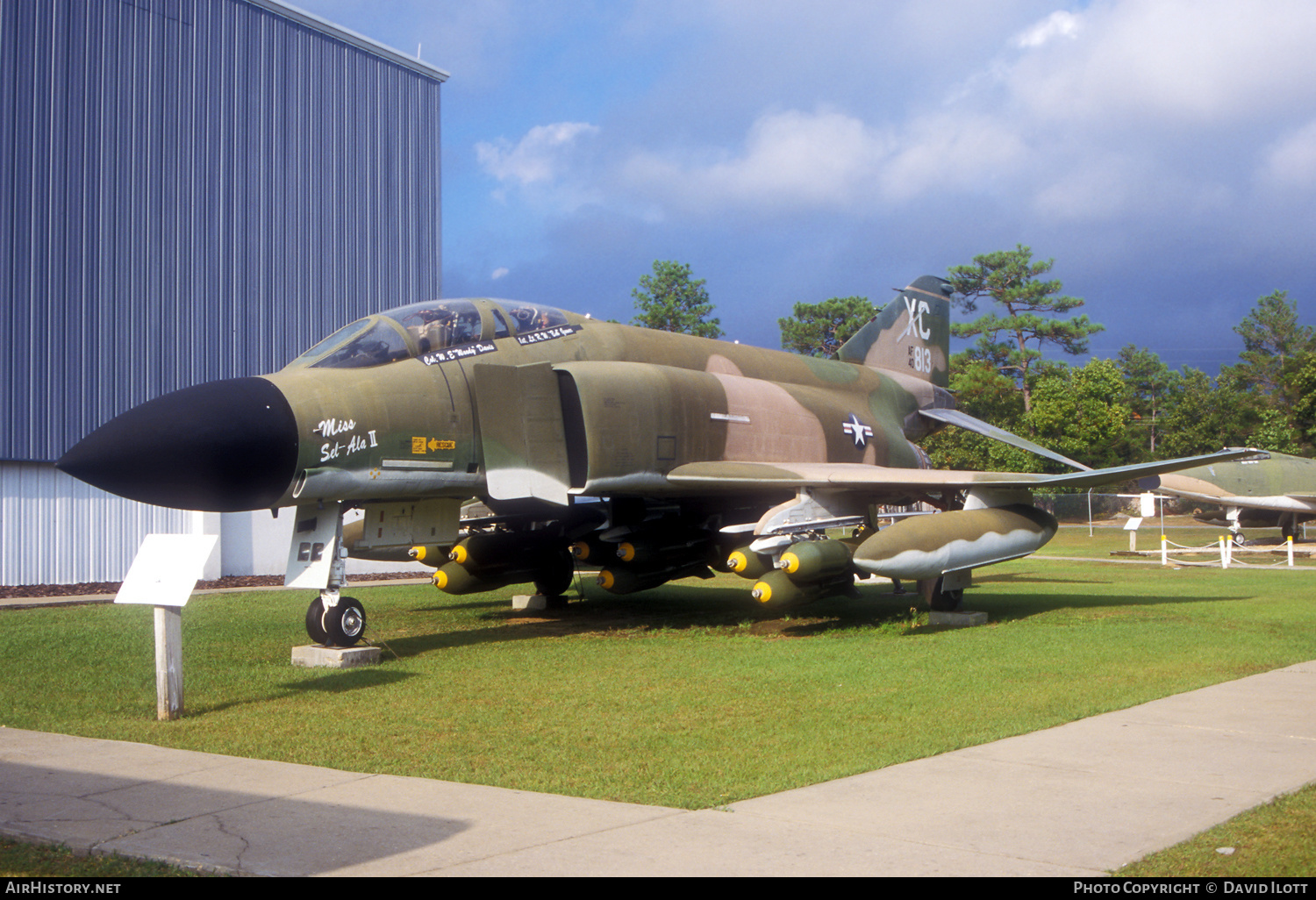 Aircraft Photo of 64-0813 / AF40-813 | McDonnell F-4C Phantom II | USA - Air Force | AirHistory.net #410408