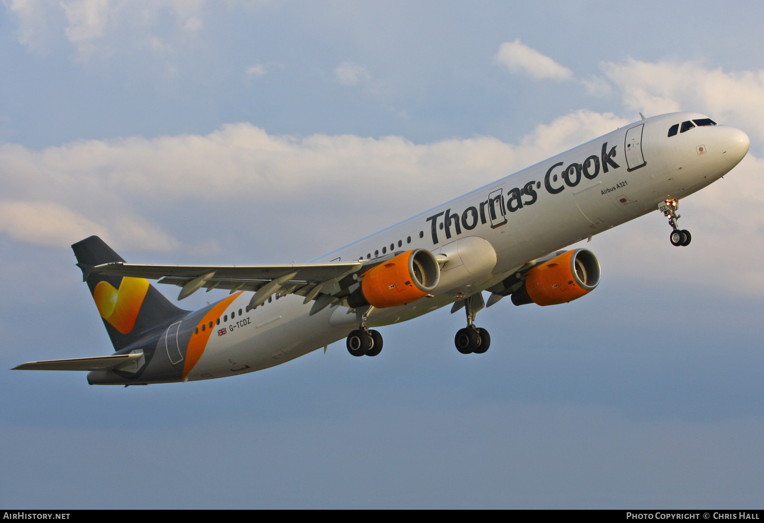 Aircraft Photo of G-TCDZ | Airbus A321-211 | Thomas Cook Airlines | AirHistory.net #410763