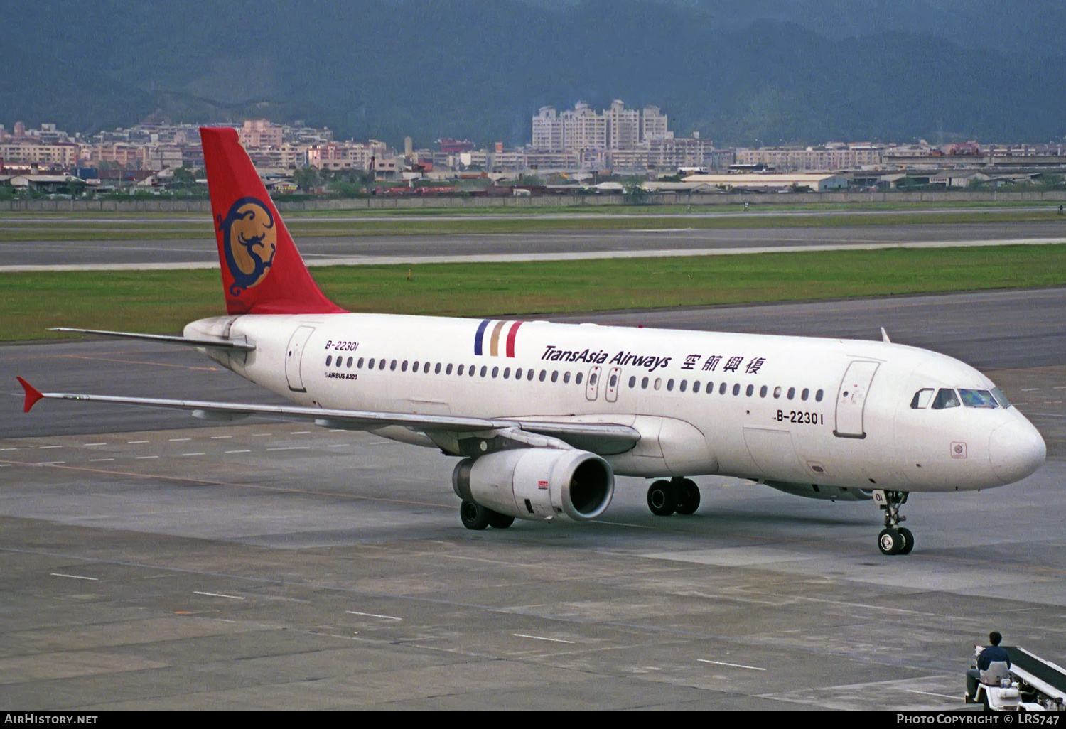 Aircraft Photo of B-22301 | Airbus A320-231 | TransAsia Airways | AirHistory.net #411018