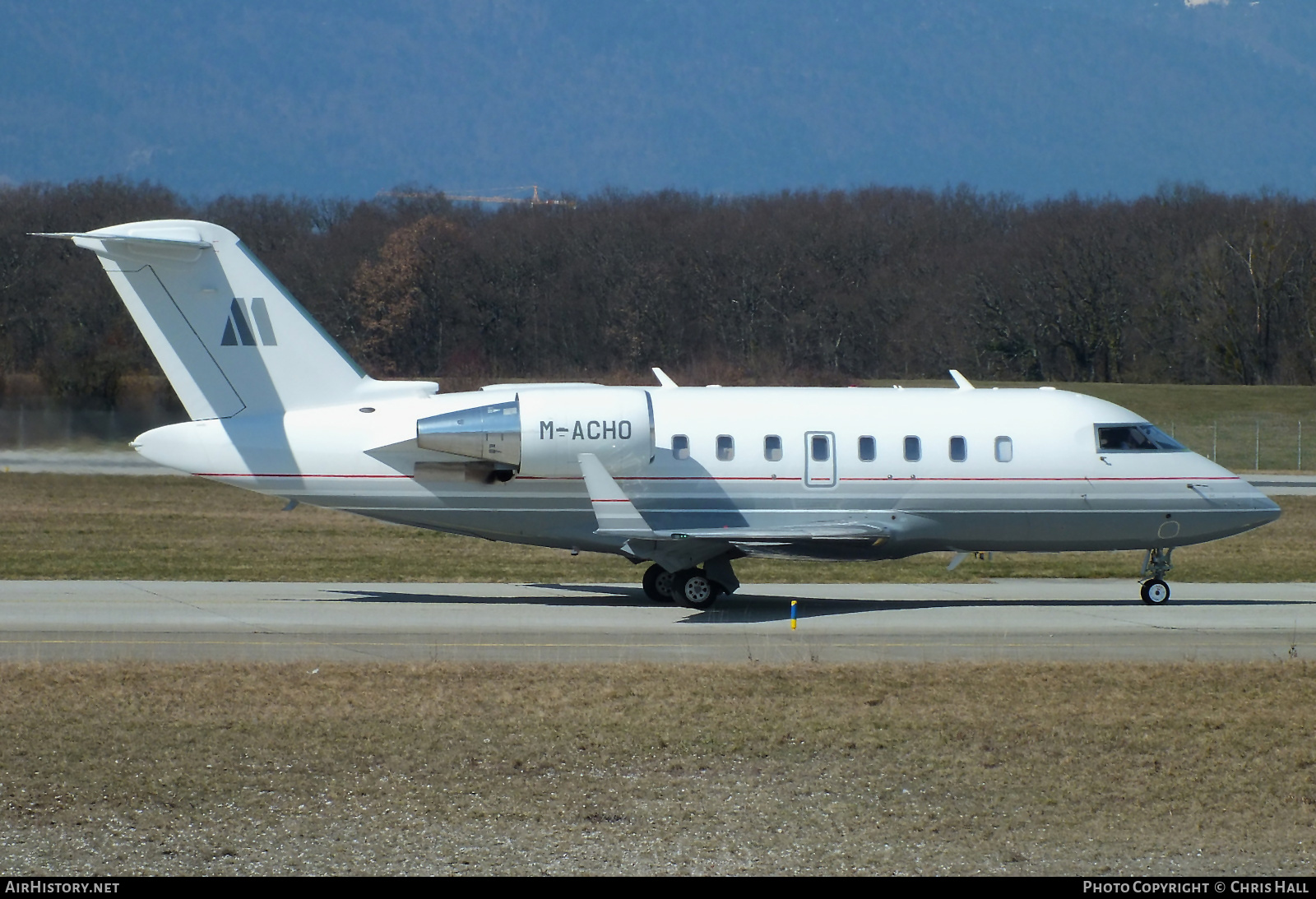Aircraft Photo of M-ACHO | Bombardier Challenger 605 (CL-600-2B16) | AirHistory.net #411117