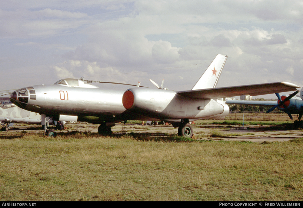 Aircraft Photo of 01 red | Ilyushin Il-28R | AirHistory.net #411330