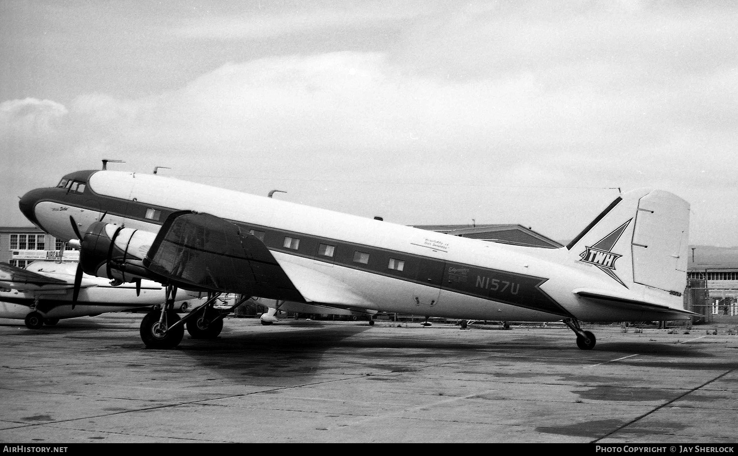 Aircraft Photo of N157U | Douglas DC-3-313D | TWH - TransWestern Hotels | AirHistory.net #411405