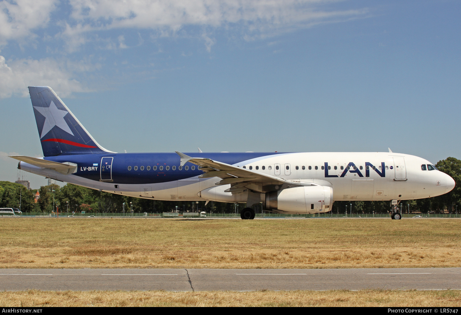 Aircraft Photo of LV-BRY | Airbus A320-233 | LAN Airlines - Línea Aérea Nacional | AirHistory.net #411442