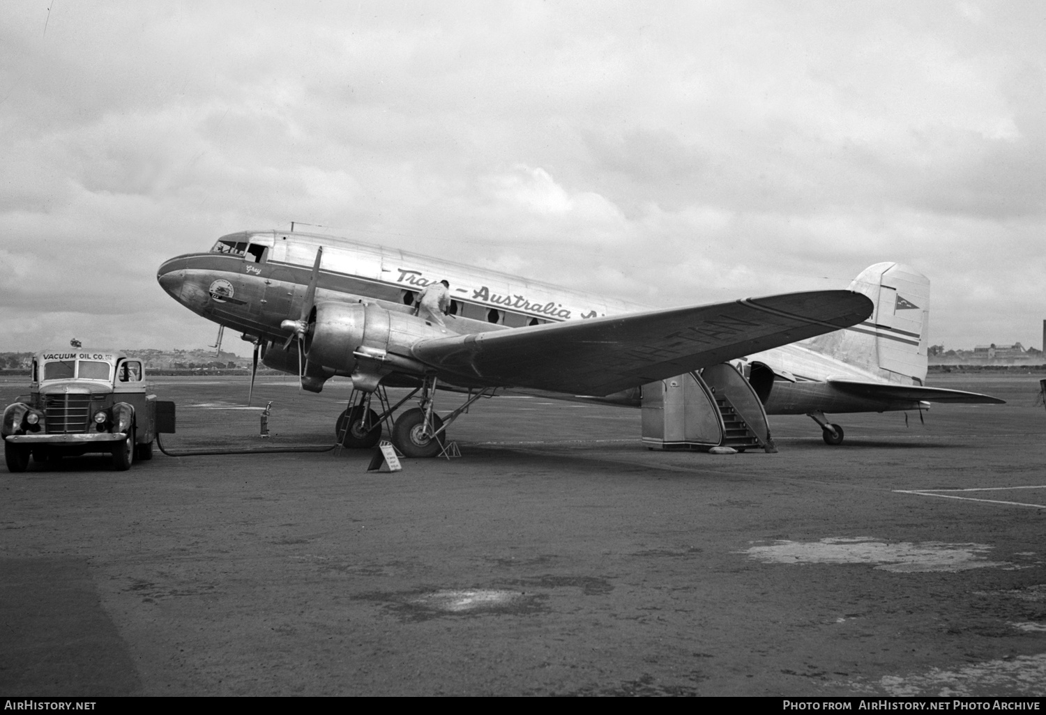 Aircraft Photo of VH-TAN | Douglas DC-3(C) | Trans-Australia Airlines - TAA | AirHistory.net #411510