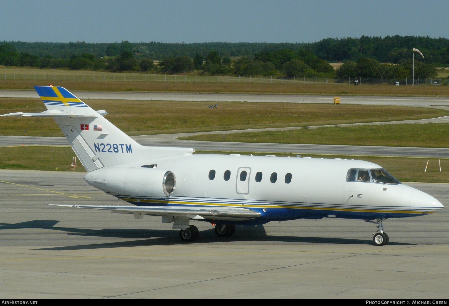 Aircraft Photo of N228TM | Raytheon Hawker 800XP | AirHistory.net #411529