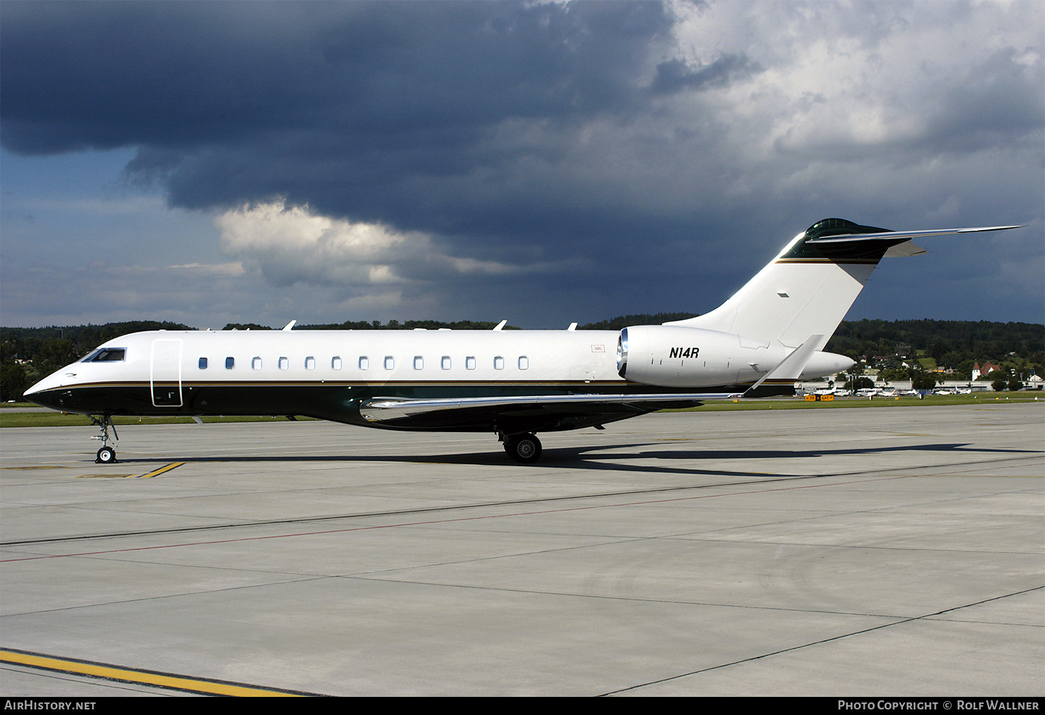 Aircraft Photo of N14R | Bombardier Global Express (BD-700-1A10) | AirHistory.net #411621