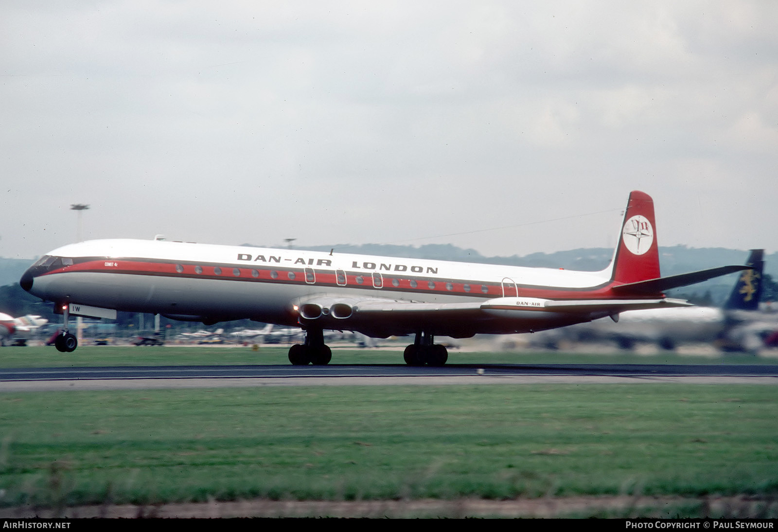 Aircraft Photo of G-BDIW | De Havilland D.H. 106 Comet 4C | Dan-Air London | AirHistory.net #411758