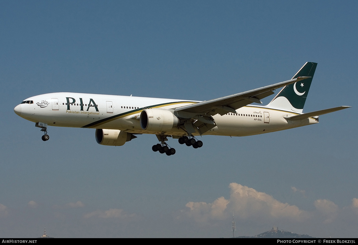 Aircraft Photo of AP-BGL | Boeing 777-240/ER | Pakistan International Airlines - PIA | AirHistory.net #411776