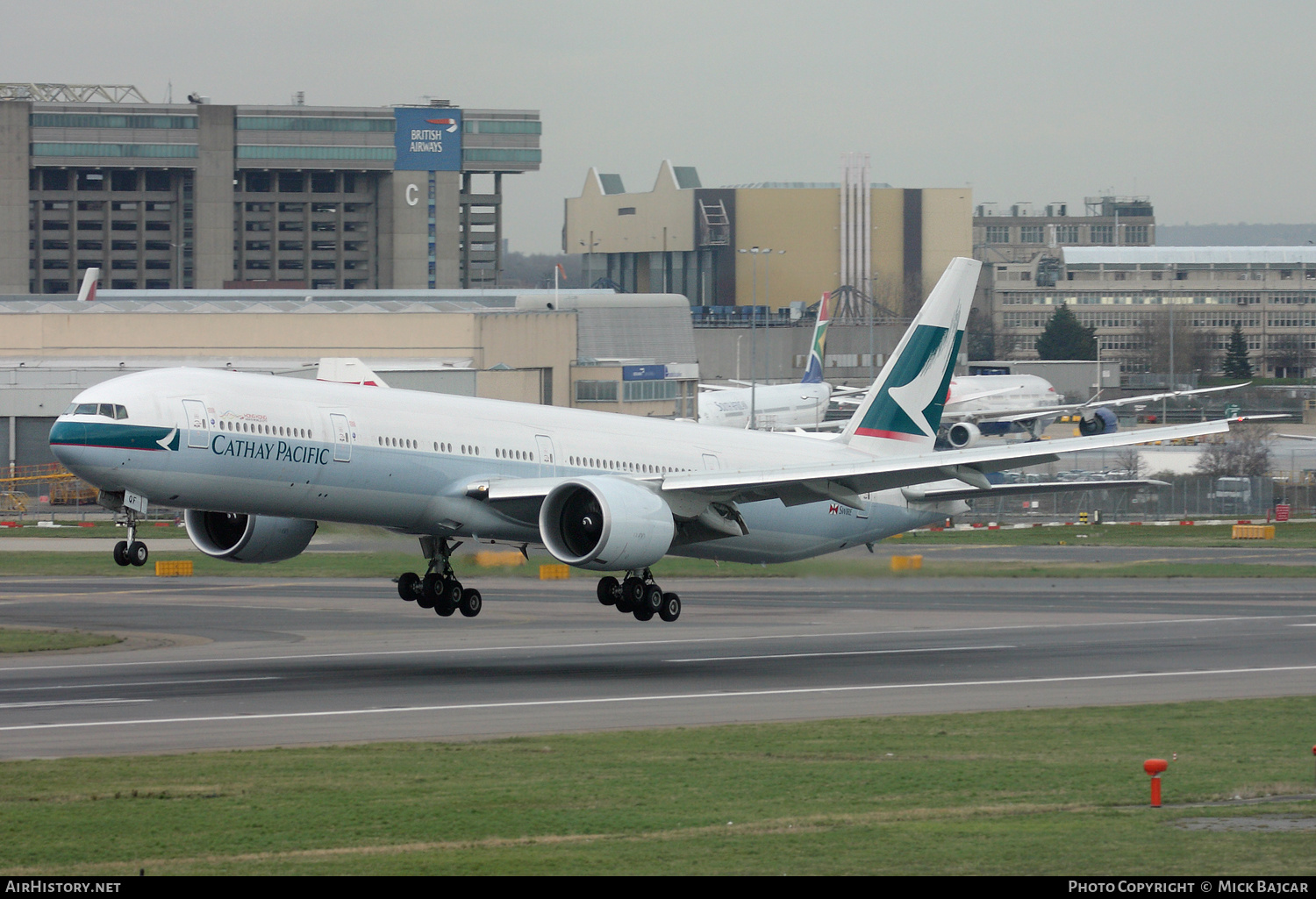 Aircraft Photo of B-KQF | Boeing 777-367/ER | Cathay Pacific Airways | AirHistory.net #411859