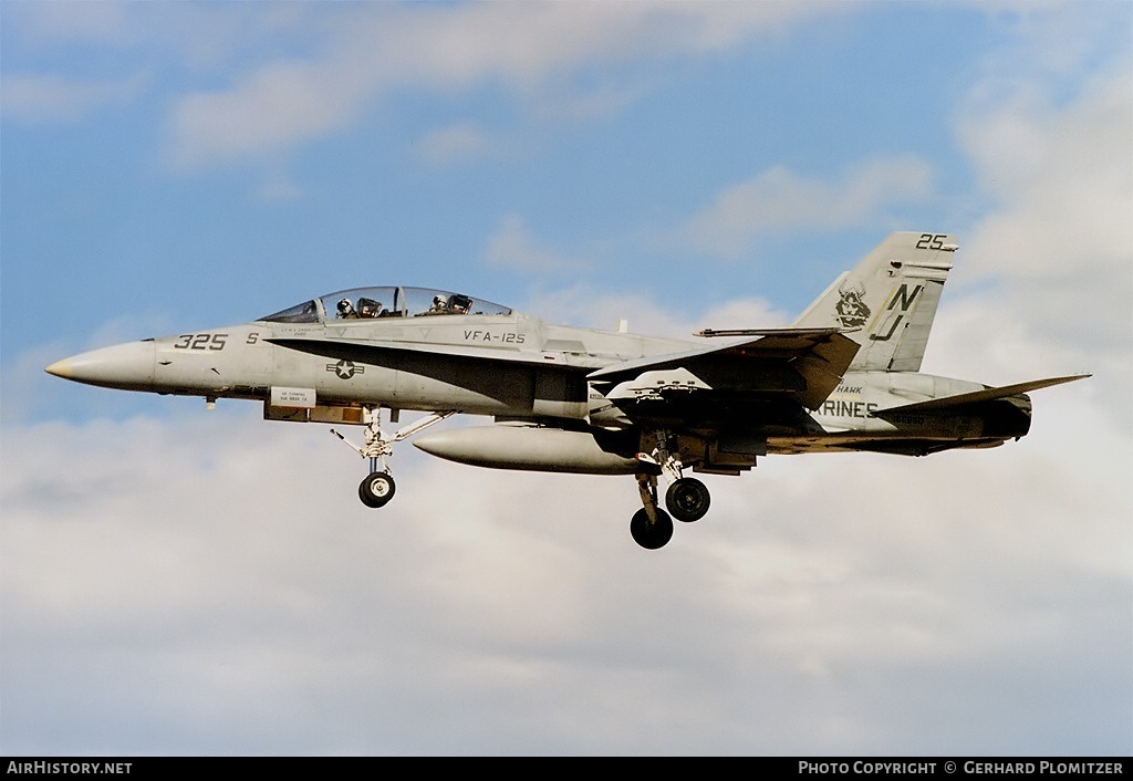 Aircraft Photo of 162850 | McDonnell Douglas F/A-18B Hornet | USA - Marines | AirHistory.net #411913