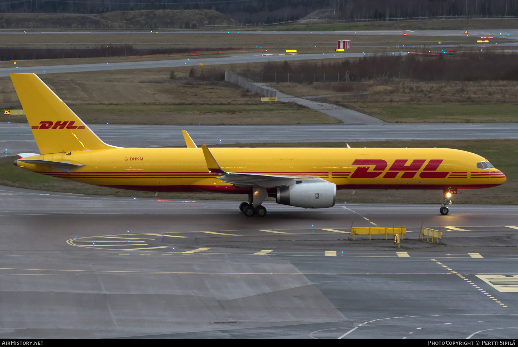 Aircraft Photo of G-DHKM | Boeing 757-223(PCF) | DHL International | AirHistory.net #412082
