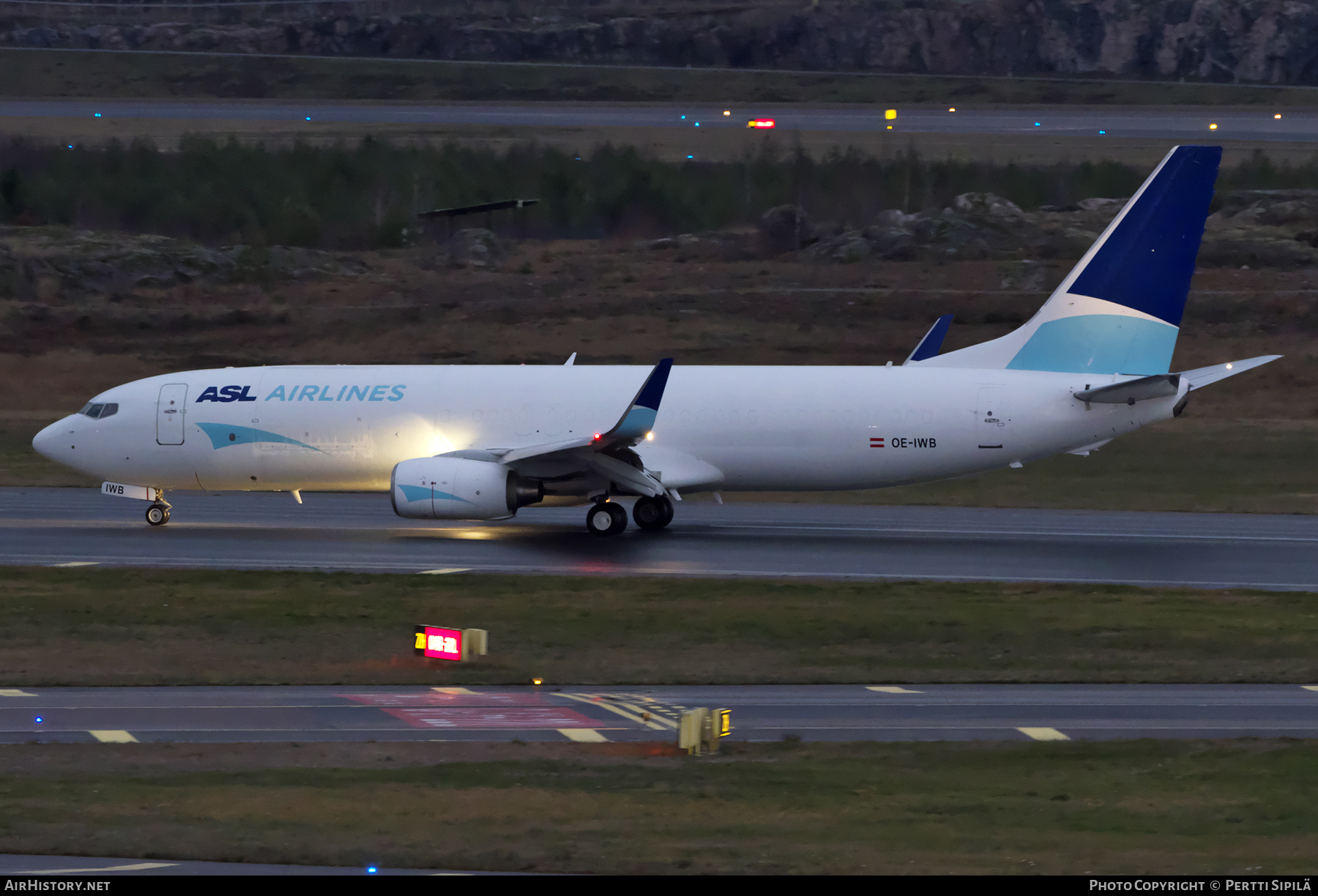 Aircraft Photo of OE-IWB | Boeing 737-8AS(BCF) | ASL Airlines | AirHistory.net #412126