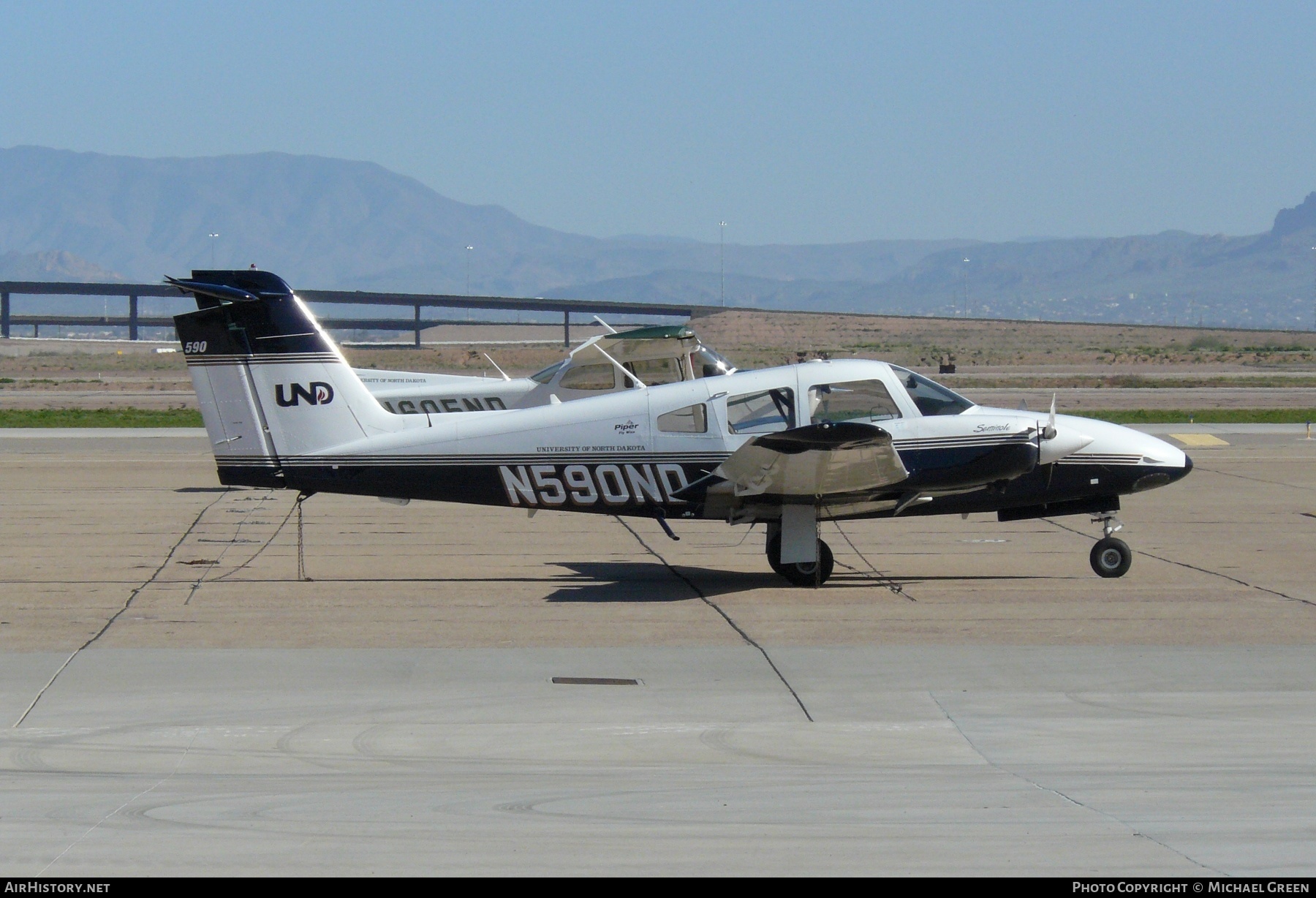 Aircraft Photo of N590ND | Piper PA-44-180 Seminole | University of North Dakota | AirHistory.net #412189