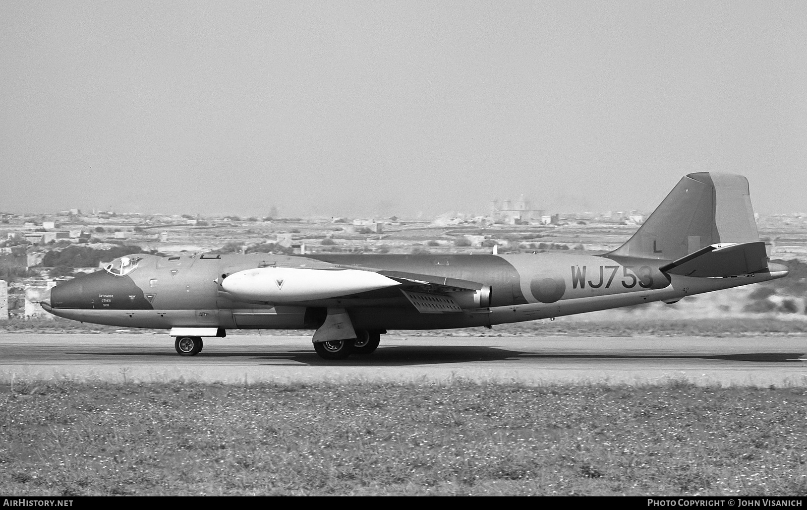 Aircraft Photo of WJ753 | English Electric Canberra B2 | UK - Air Force | AirHistory.net #412313