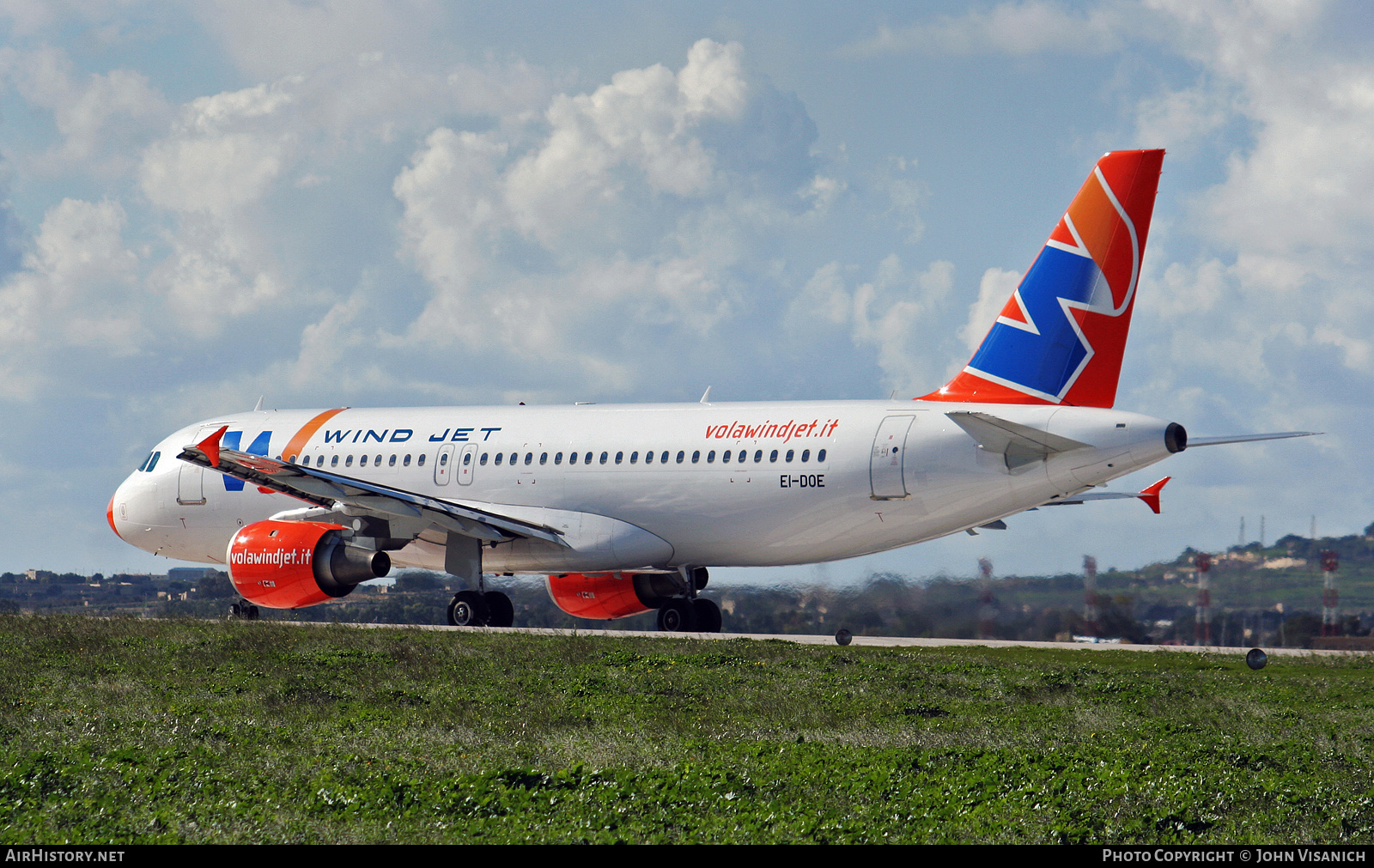 Aircraft Photo of EI-DOE | Airbus A320-211 | Wind Jet | AirHistory.net #412326