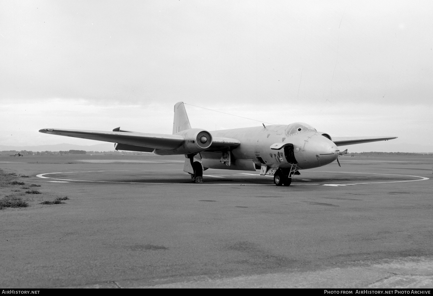 Aircraft Photo of N6152 | English Electric Canberra T13 | New Zealand - Air Force | AirHistory.net #412597