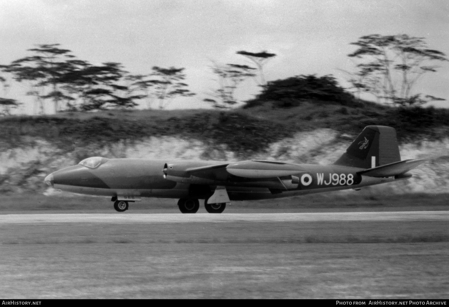 Aircraft Photo of WJ988 | English Electric Canberra B2 | New Zealand - Air Force | AirHistory.net #412851