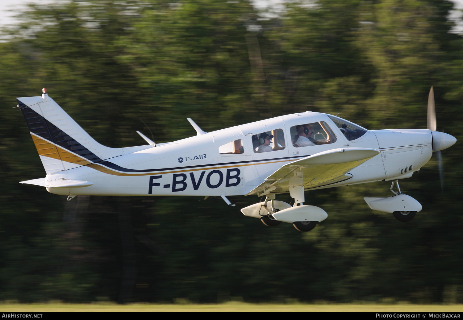 Aircraft Photo of F-BVOB | Piper PA-28-180 Cherokee Archer | IXair | AirHistory.net #413004