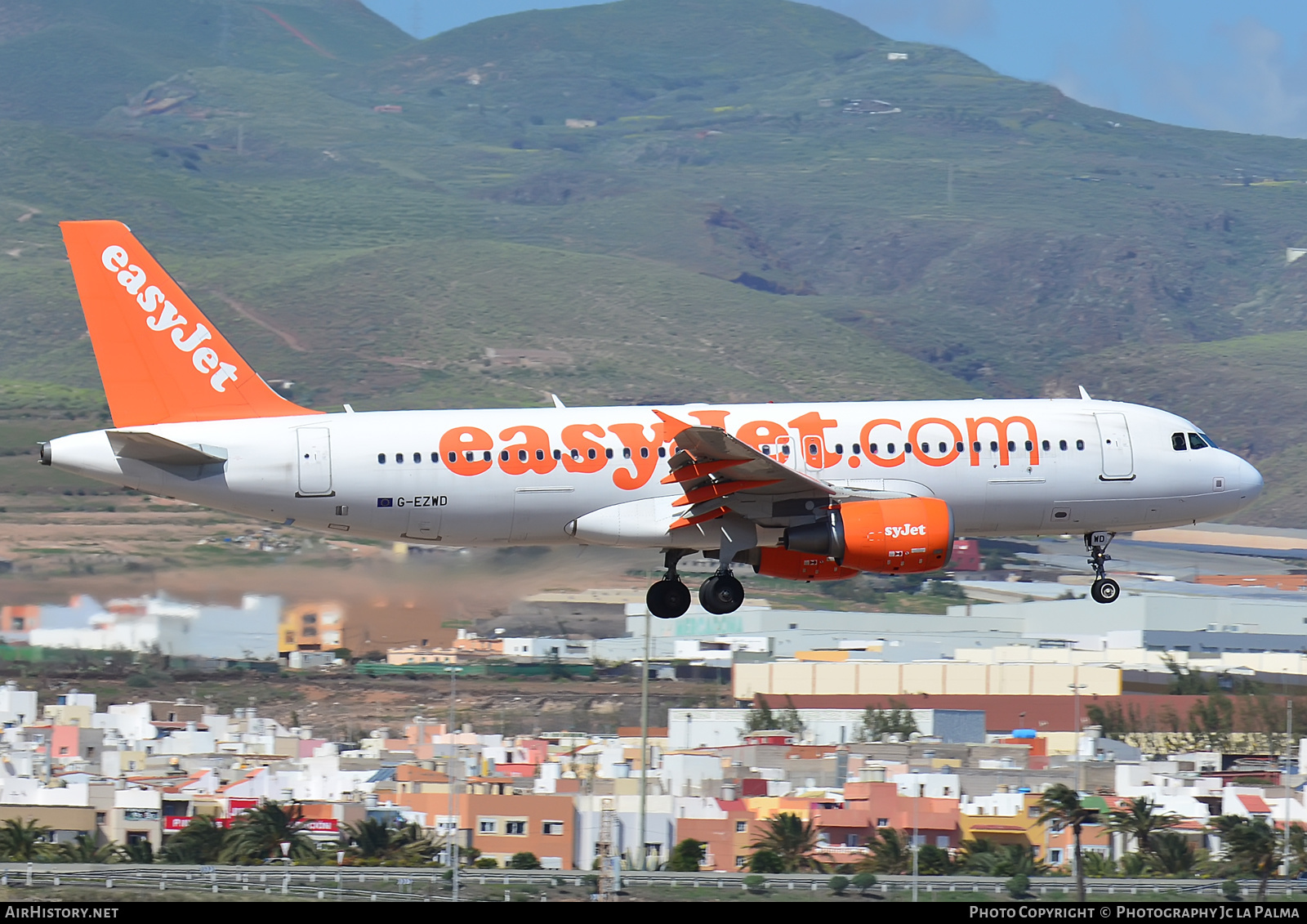 Aircraft Photo of G-EZWD | Airbus A320-214 | EasyJet | AirHistory.net #413072