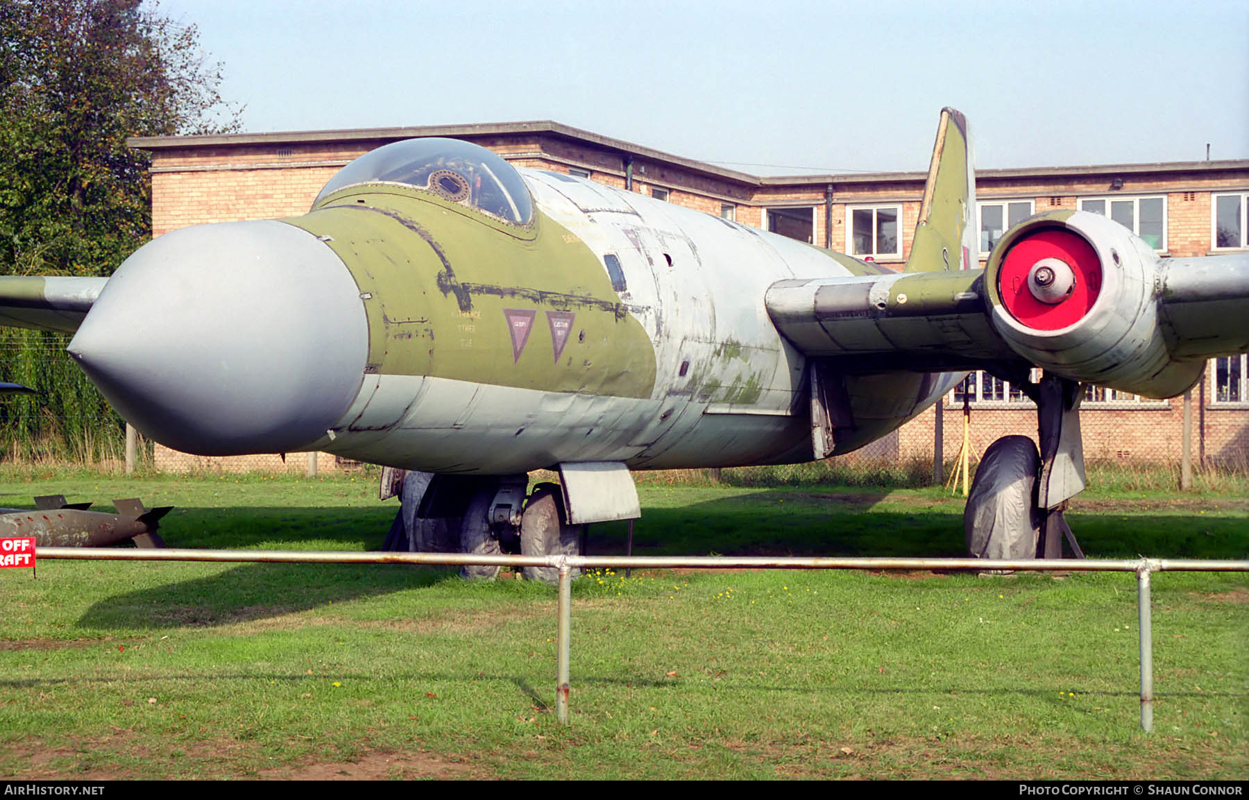 Aircraft Photo of WJ975 | English Electric Canberra T.19 | UK - Air Force | AirHistory.net #413096