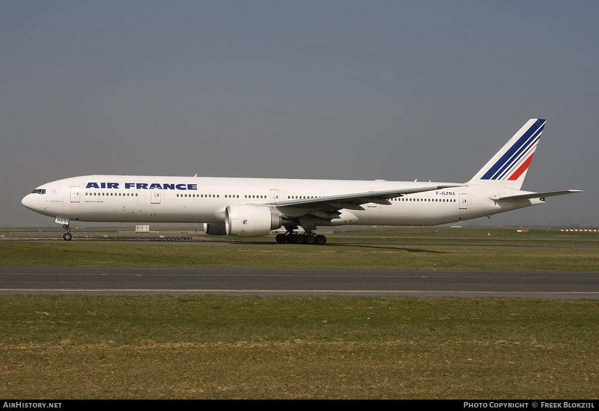 Aircraft Photo of F-GZNA | Boeing 777-328/ER | Air France | AirHistory.net #413239
