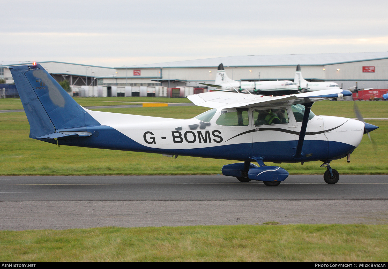 Aircraft Photo of G-BOMS | Cessna 172N | AirHistory.net #413320