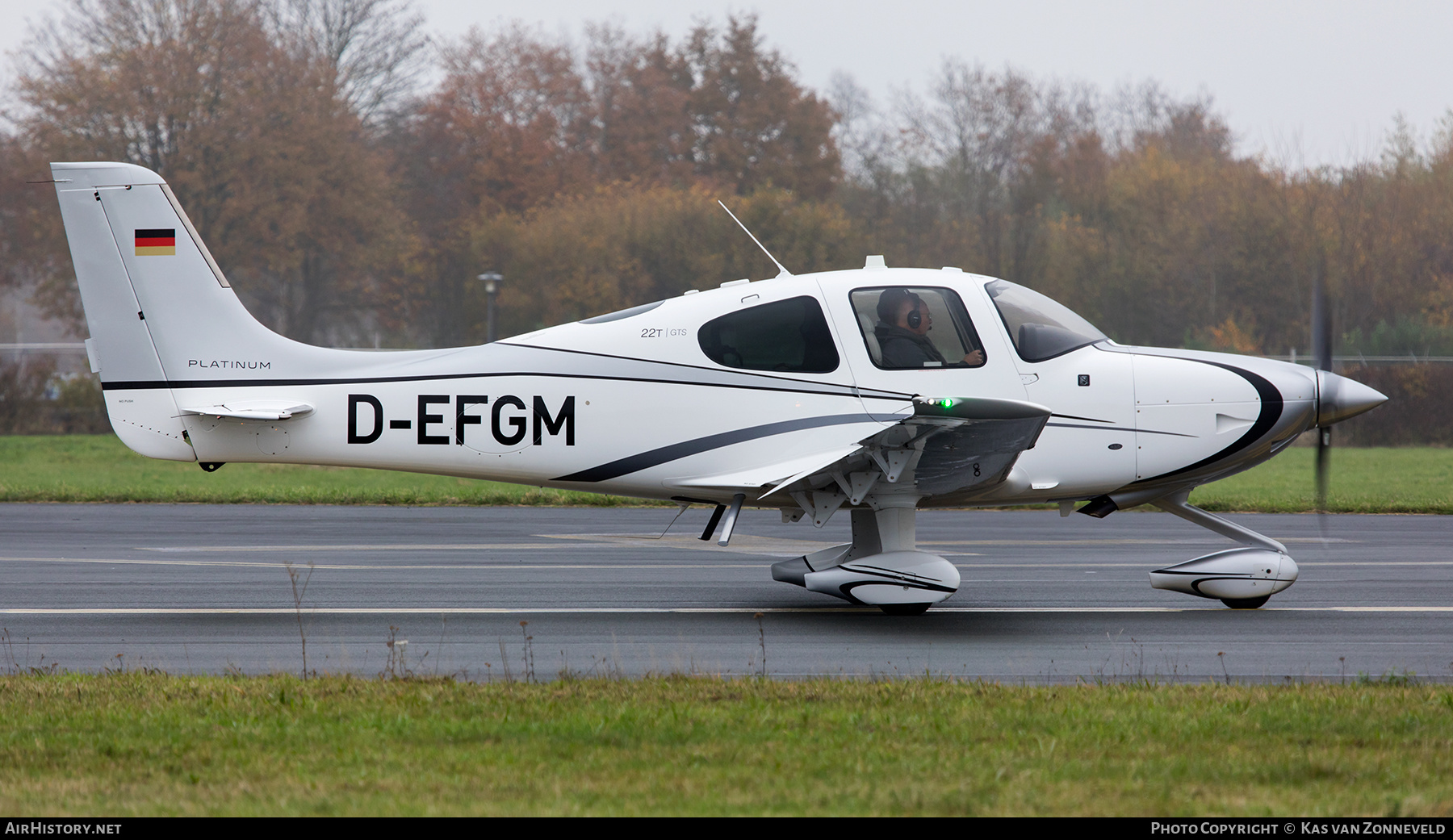 Aircraft Photo of D-EFGM | Cirrus SR-22T G5-GTS Platinum | AirHistory.net #413340