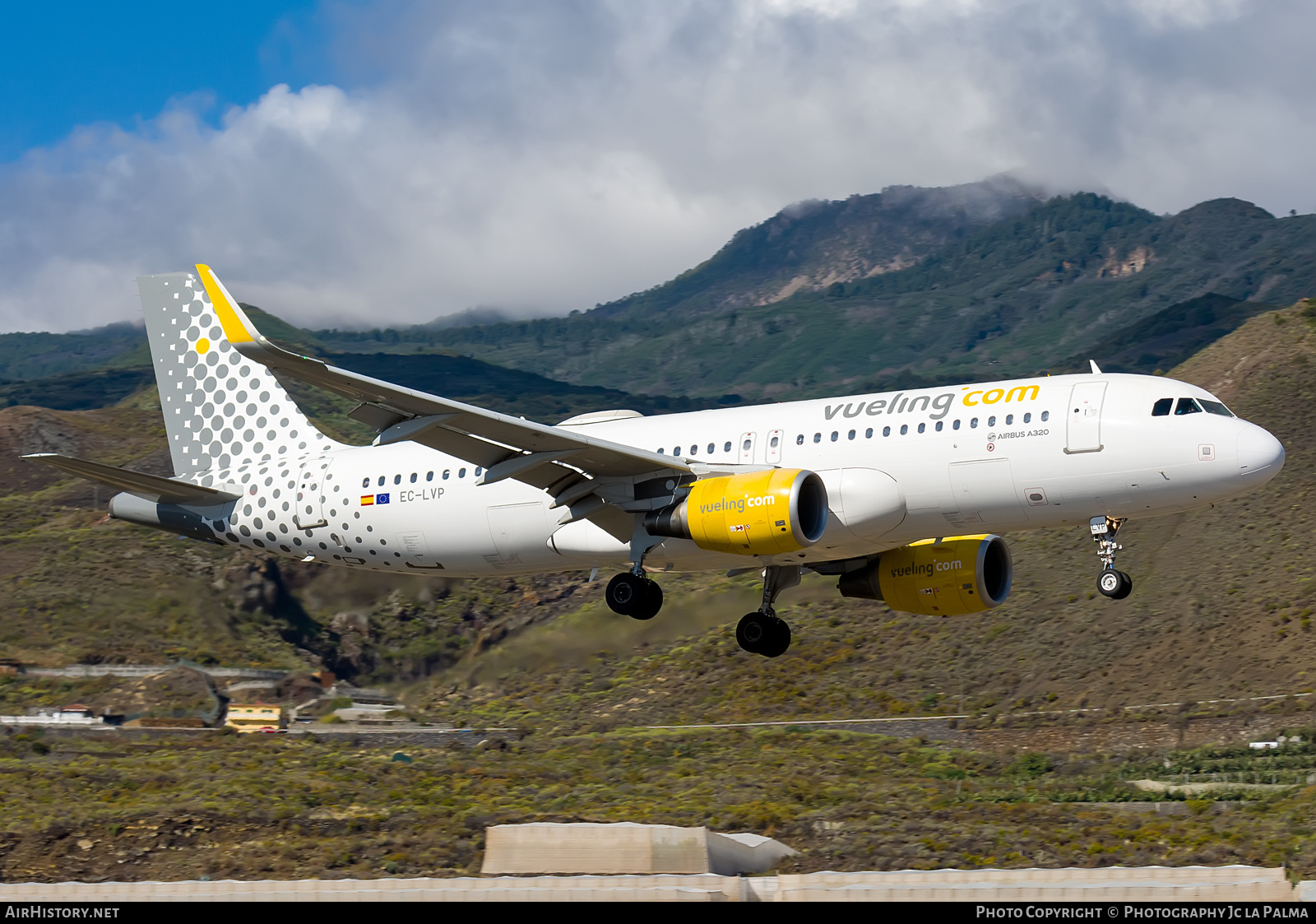 Aircraft Photo of EC-LVP | Airbus A320-214 | Vueling Airlines | AirHistory.net #413410