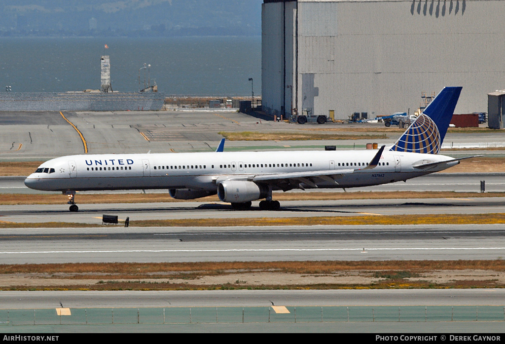 Aircraft Photo of N57862 | Boeing 757-33N | United Airlines | AirHistory.net #413462