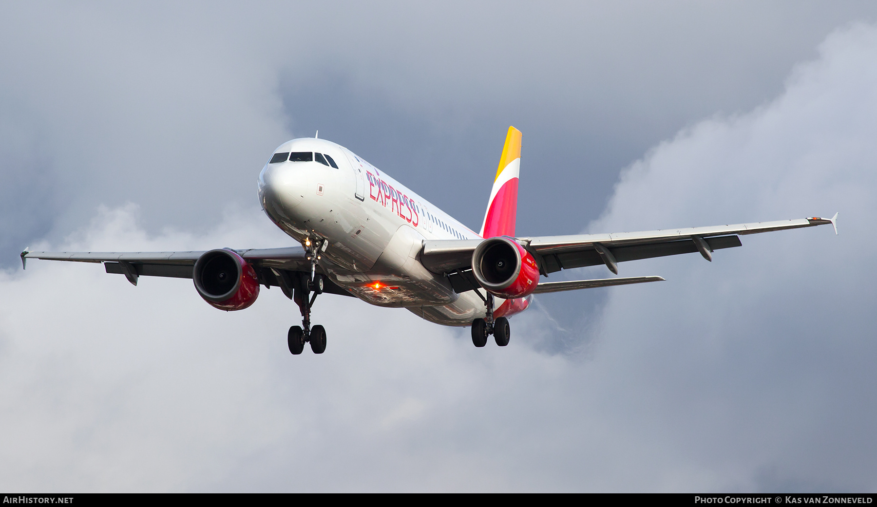 Aircraft Photo of EC-MEG | Airbus A320-214 | Iberia Express | AirHistory.net #413503