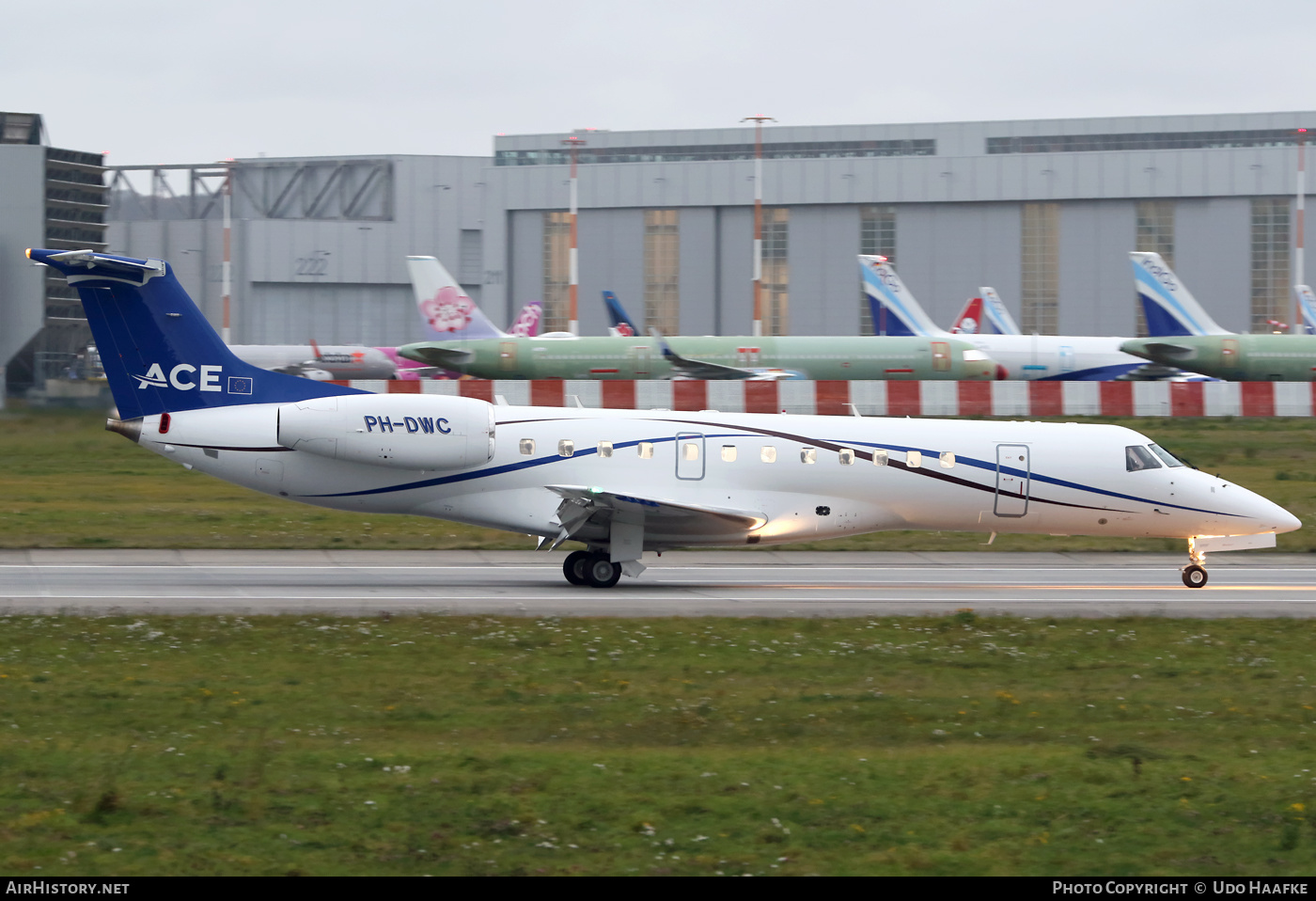 Aircraft Photo of PH-DWC | Embraer ERJ-135LR (EMB-135LR) | AirHistory.net #413546