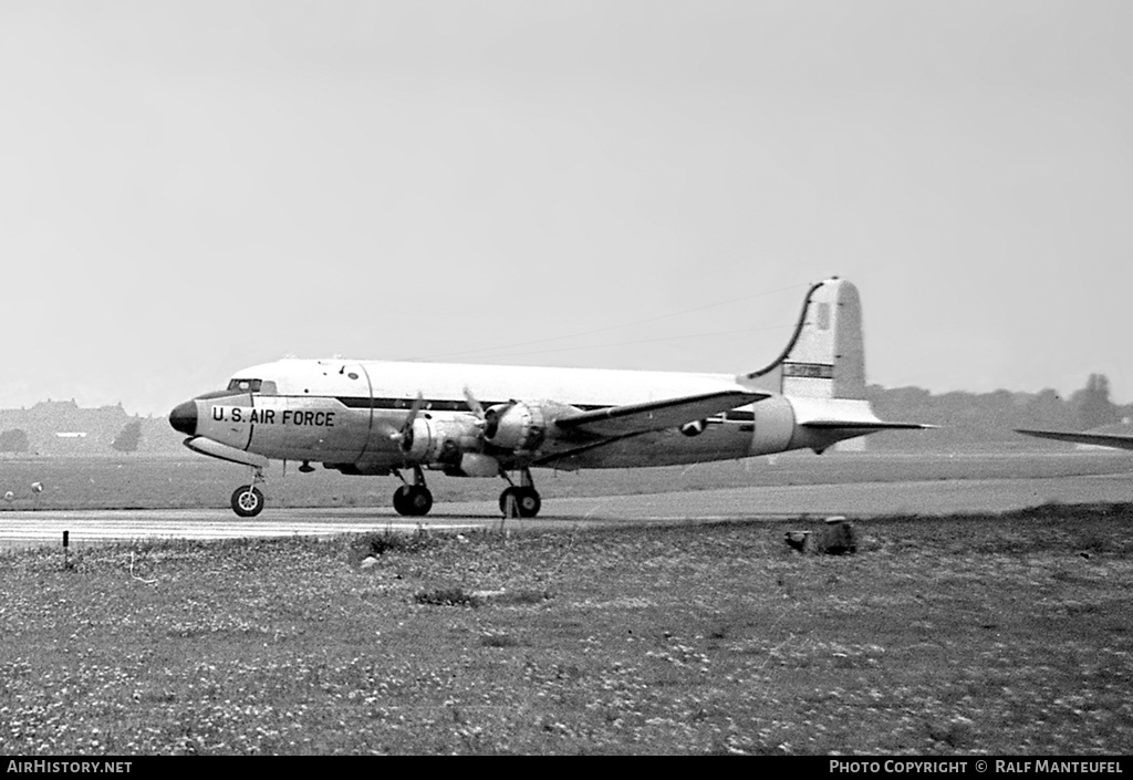 Aircraft Photo of 43-17218 / 0-17218 | Douglas C-54D Skymaster | USA - Air Force | AirHistory.net #413568