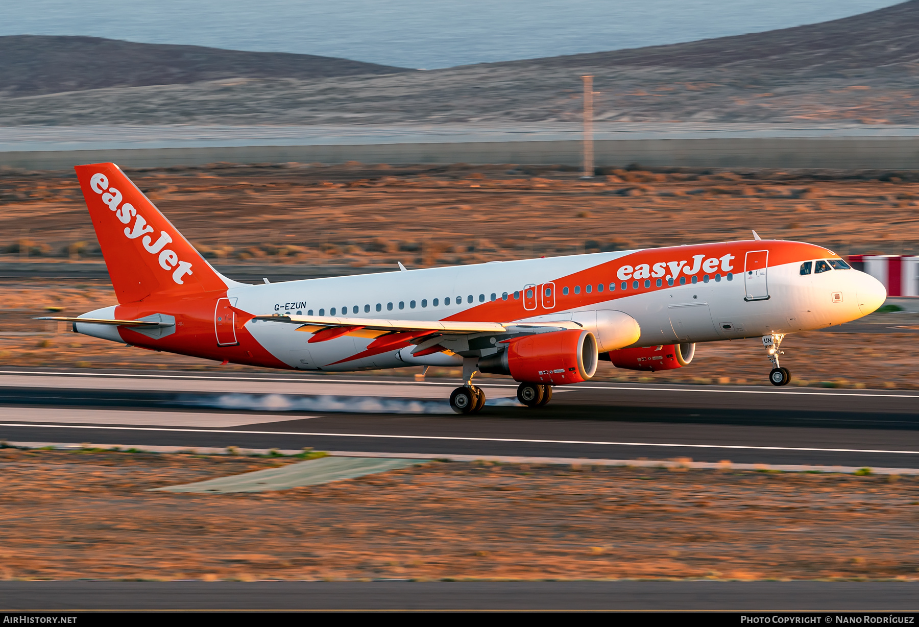Aircraft Photo of G-EZUN | Airbus A320-214 | EasyJet | AirHistory.net #413577