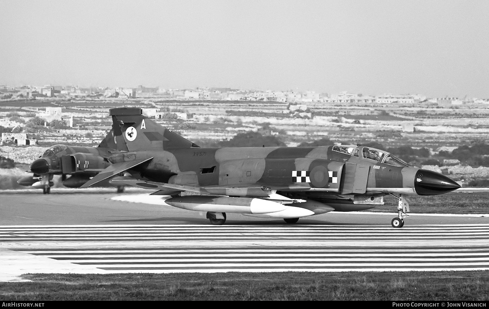 Aircraft Photo of XV571 | McDonnell Douglas F-4K Phantom FG1 | UK - Air Force | AirHistory.net #413668