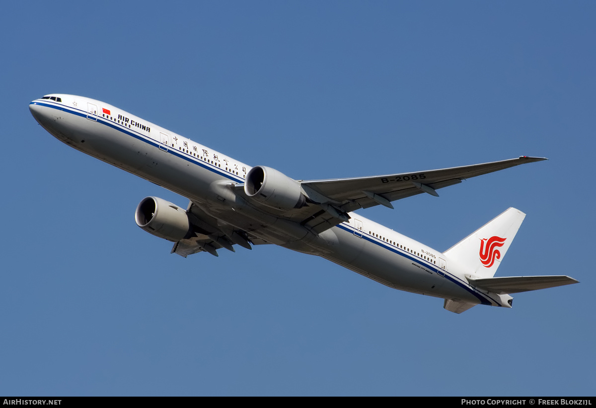 Aircraft Photo of B-2085 | Boeing 777-39L/ER | Air China | AirHistory.net #413750
