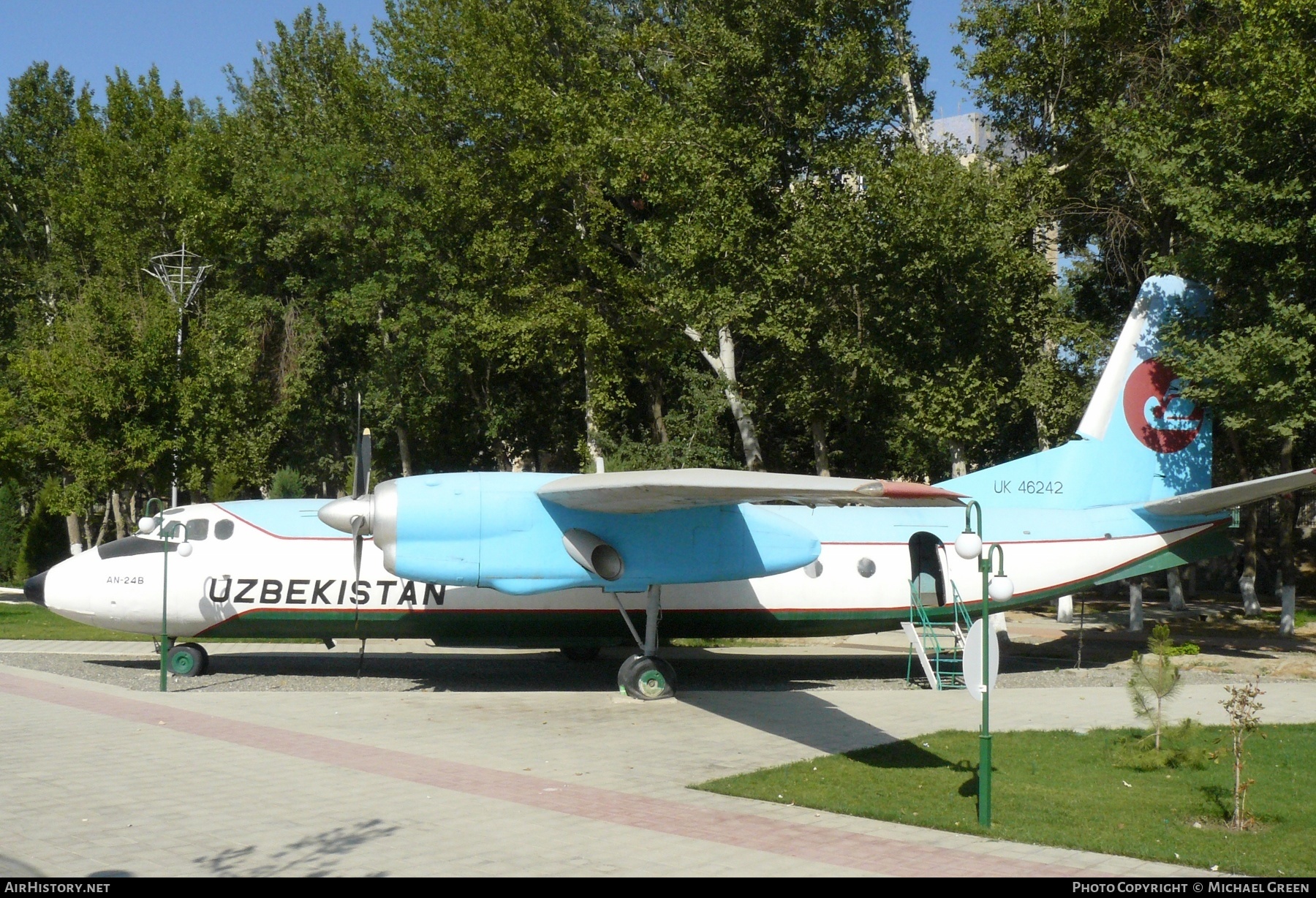 Aircraft Photo of UK46242 | Antonov An-24B | Uzbekistan Airways | AirHistory.net #413773