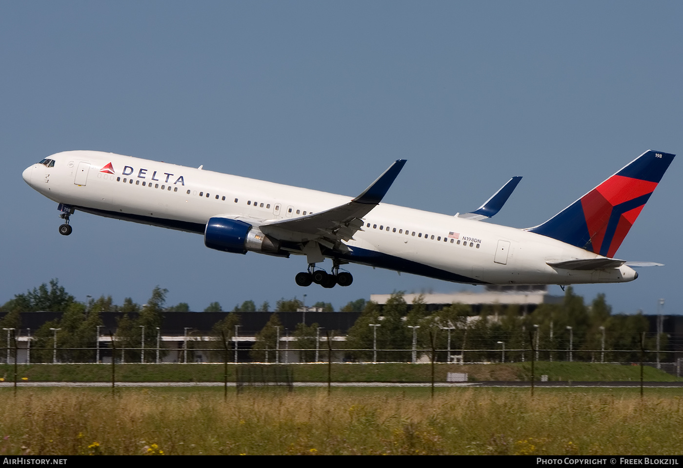 Aircraft Photo of N198DN | Boeing 767-332/ER | Delta Air Lines | AirHistory.net #413774