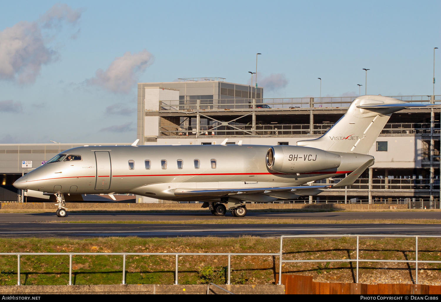 Aircraft Photo of 9H-VCJ | Bombardier Challenger 350 (BD-100-1A10) | VistaJet | AirHistory.net #413895