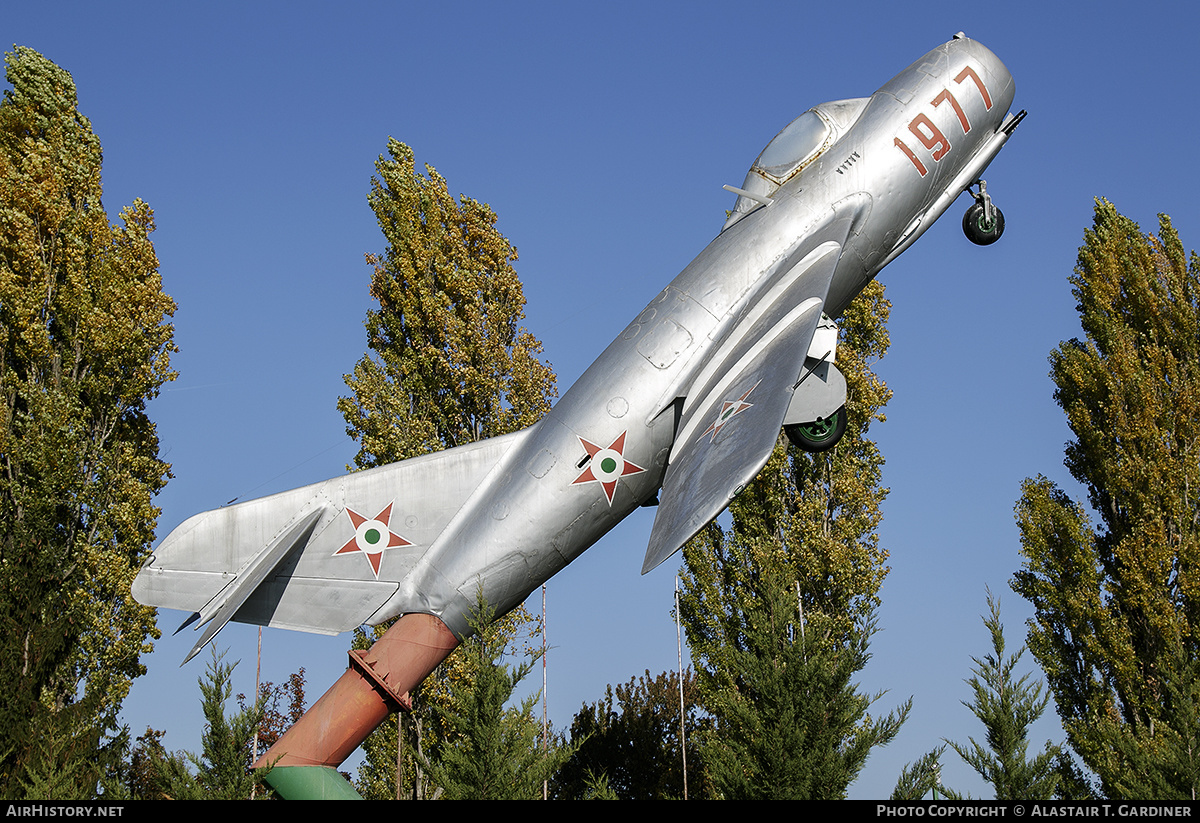 Aircraft Photo of 1977 | Mikoyan-Gurevich MiG-15bis | Hungary - Air Force | AirHistory.net #414013