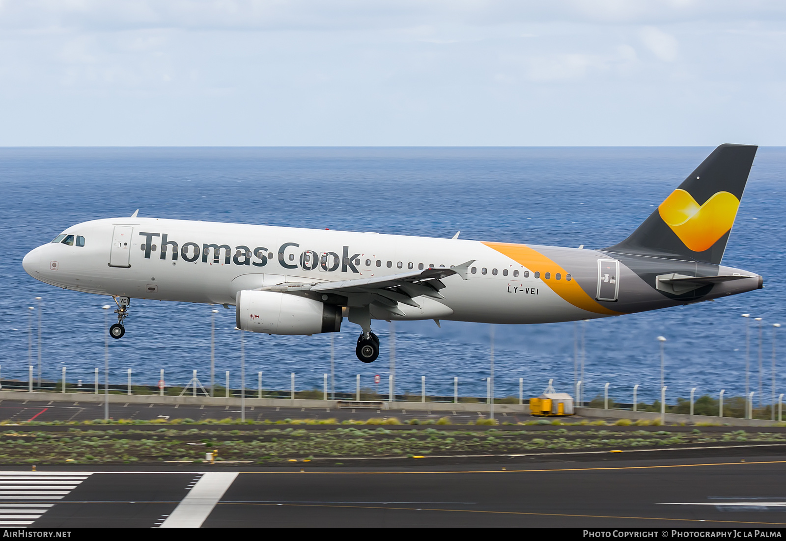 Aircraft Photo of LY-VEI | Airbus A320-233 | Thomas Cook Airlines | AirHistory.net #414038