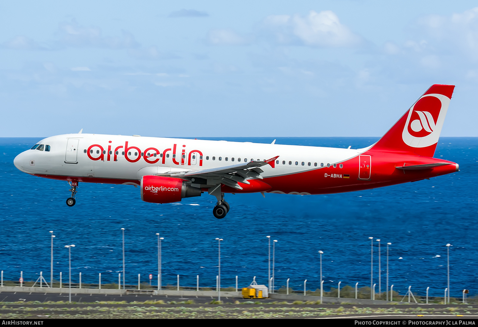 Aircraft Photo of D-ABHA | Airbus A320-214 | Air Berlin | AirHistory.net #414069