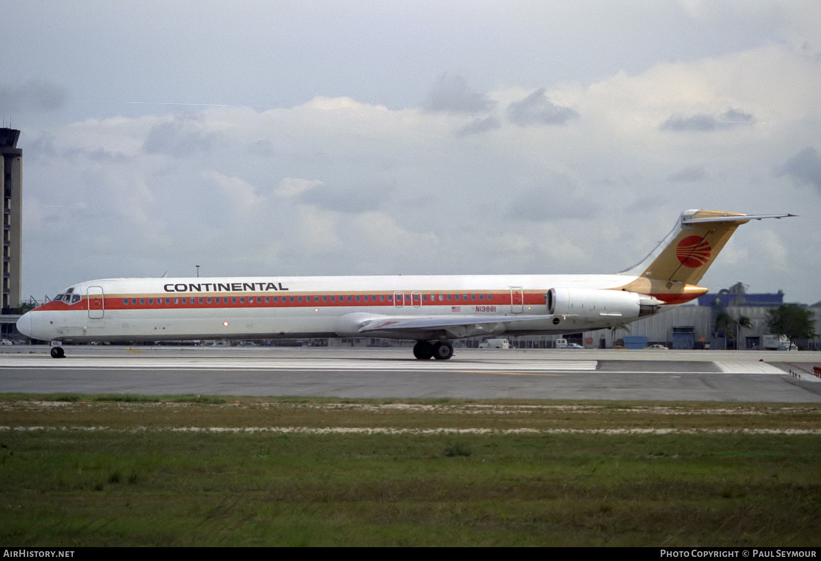 Aircraft Photo of N13881 | McDonnell Douglas MD-81 (DC-9-81) | Continental Airlines | AirHistory.net #414469