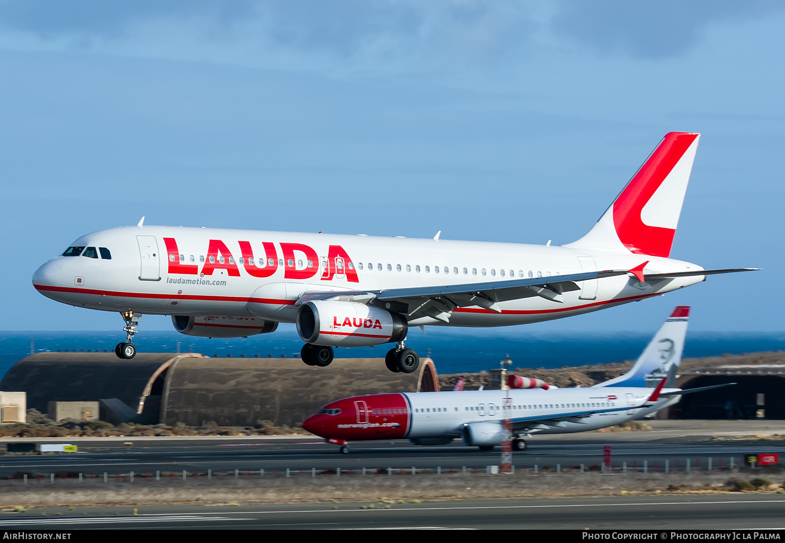 Aircraft Photo of OE-LOW | Airbus A320-233 | Lauda | AirHistory.net #414547