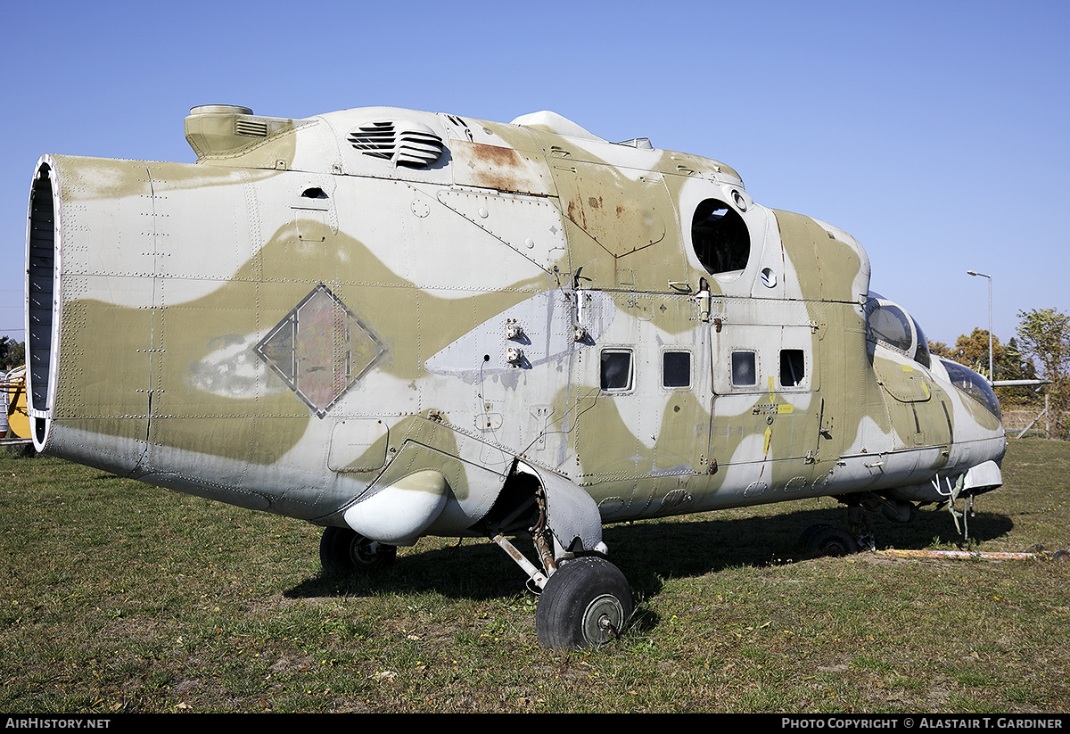 Aircraft Photo of 9611 | Mil Mi-24D | East Germany - Air Force | AirHistory.net #414915