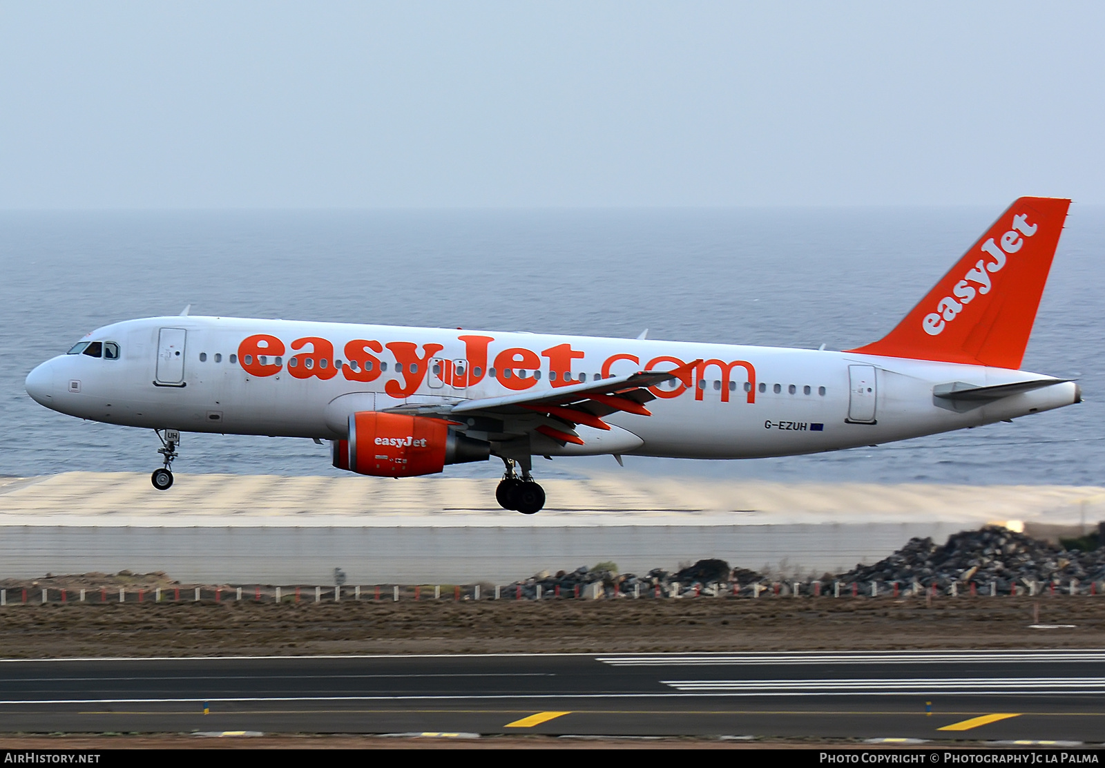 Aircraft Photo of G-EZUH | Airbus A320-214 | EasyJet | AirHistory.net #414961