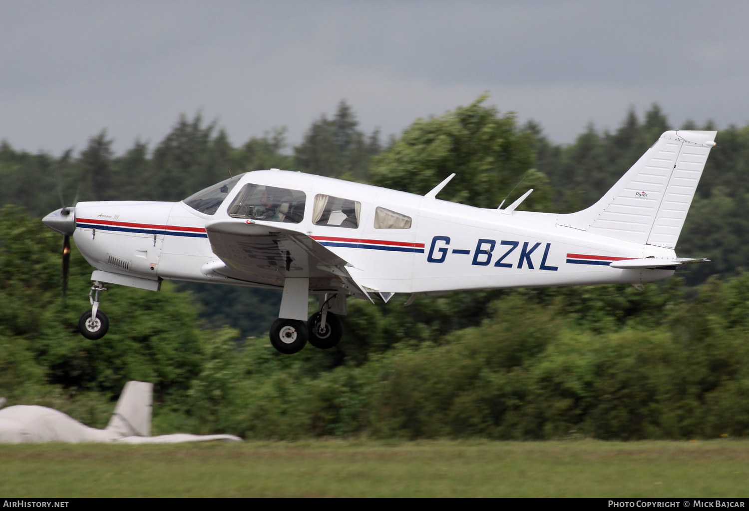 Aircraft Photo of G-BZKL | Piper PA-28R-201 Cherokee Arrow III | AirHistory.net #415227